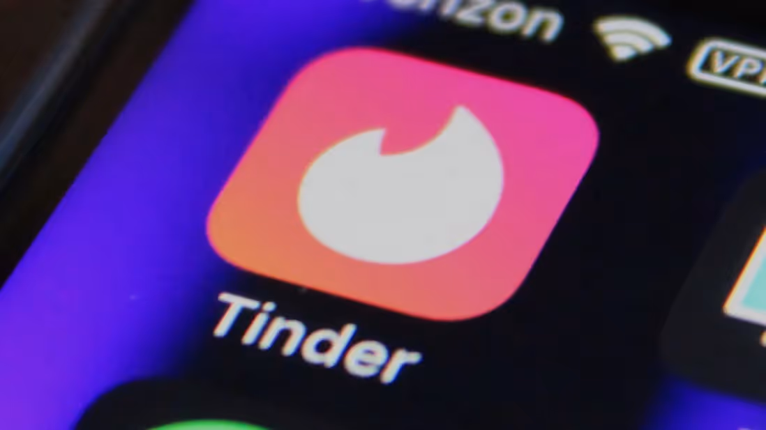 Tinder aposta na inteligência artificial para reverter queda de utilizadores
