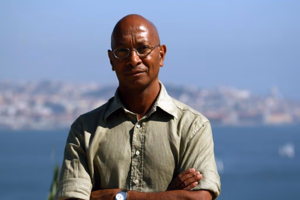 Escritor Luís Cardoso apresenta Hotel Timor, um romance entre a memória e o exílio