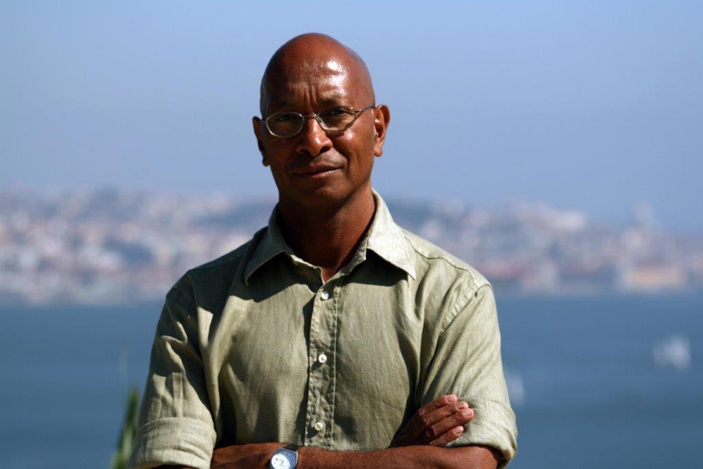 Escritor Luís Cardoso apresenta Hotel Timor, um romance entre a memória e o exílio