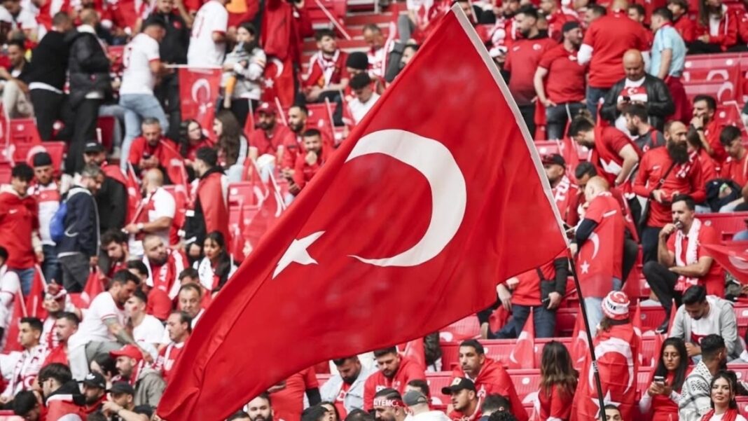 Escândalo de apostas abala o futebol turco: mais de mil jogadores suspensos e 17 árbitros detidos