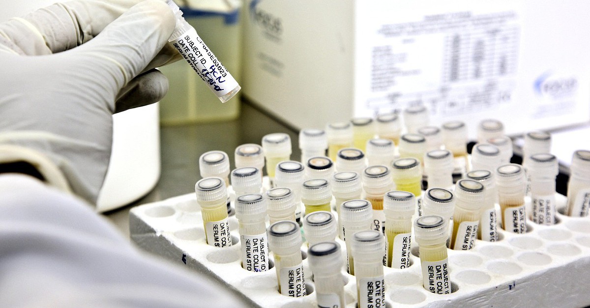 Cientistas no Gabão testam tratamento inovador de dose única contra a malária