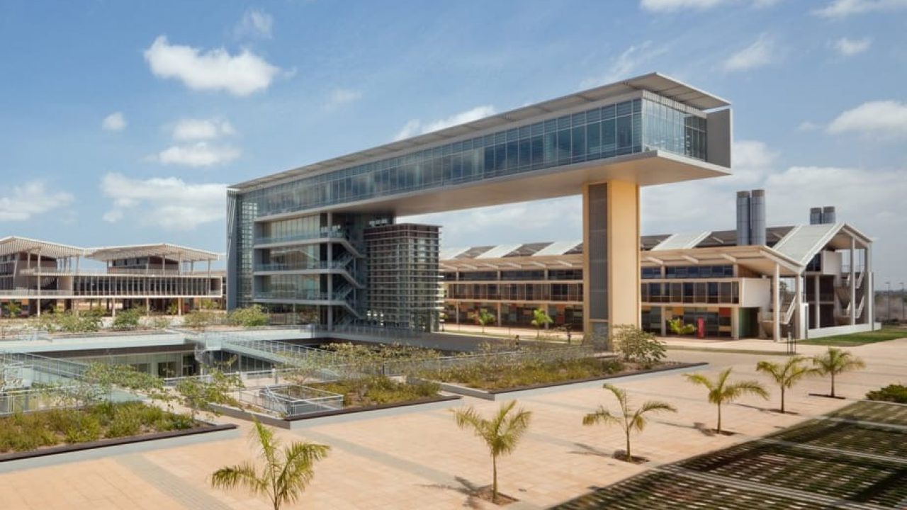 Licenciatura e mestrado deixam de exigir defesa pública em Angola