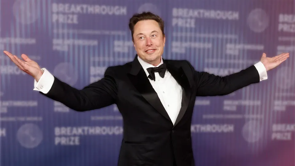 Elon Musk promete uma IA que pensa, aprende e decide como um ser humano