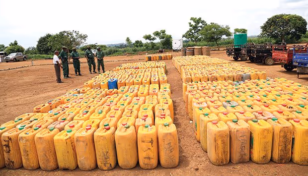 Contrabando de combustível passa a dar até 12 anos de prisão em Angola