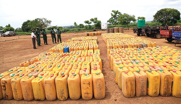 Contrabando de combustível passa a dar até 12 anos de prisão em Angola