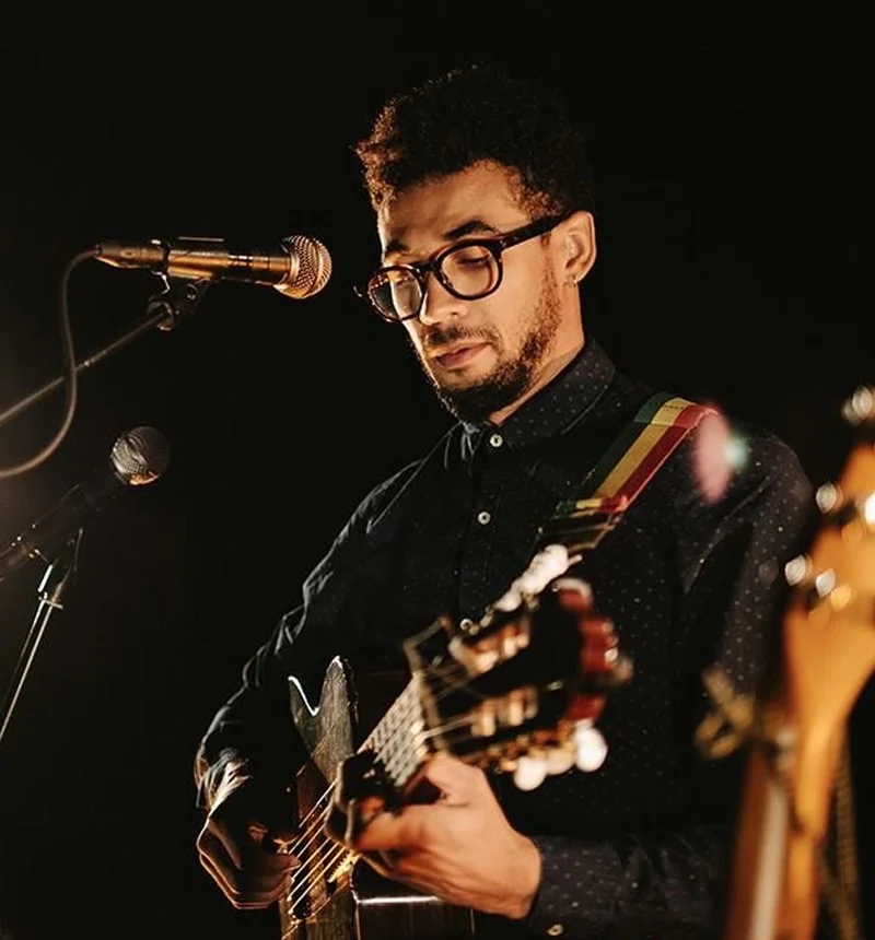 Toty Sa’Med dá voz a Djavan em tributo às melodias que atravessam o tempo