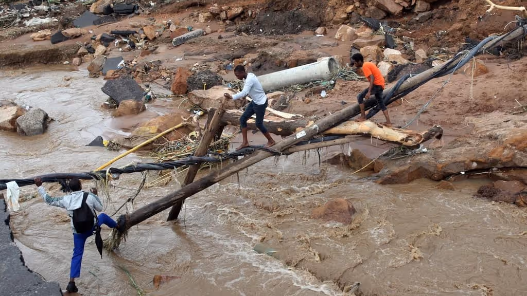 África do Sul declara estado de calamidade após chuvas torrenciais e inundações mortais