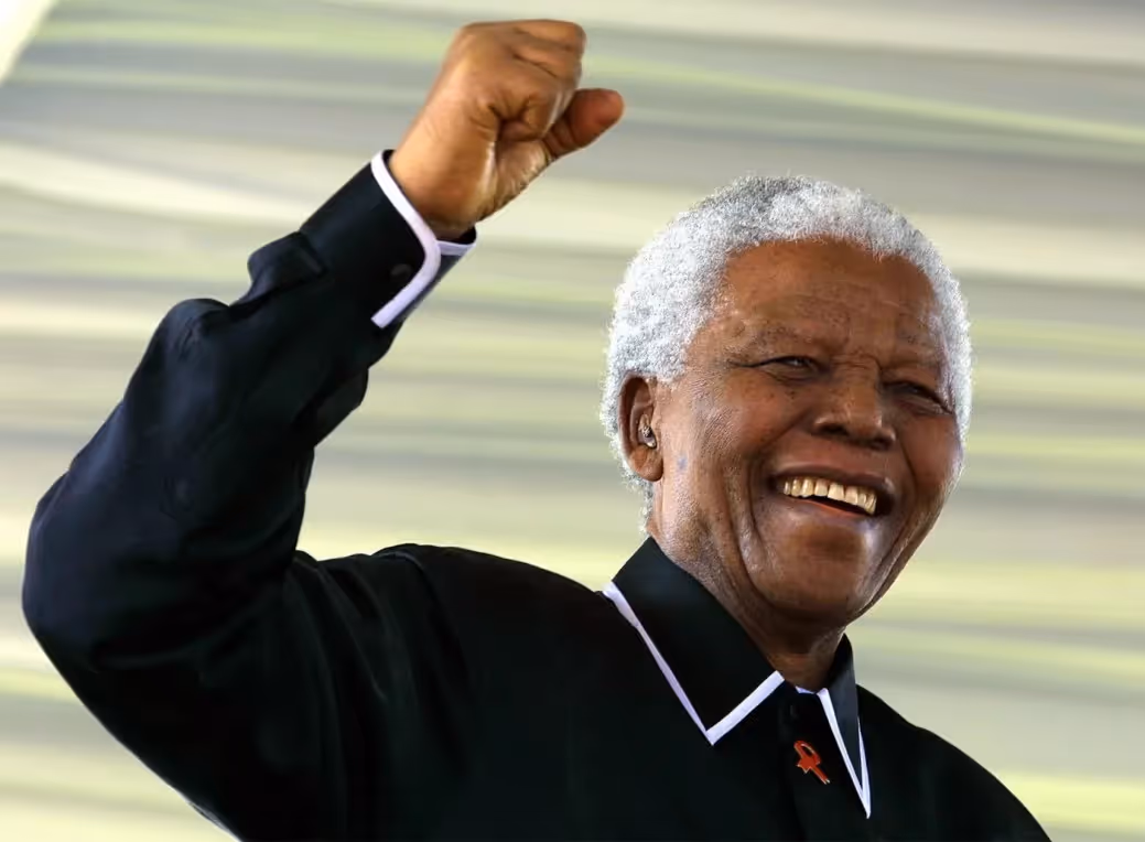 Objectos de Nelson Mandela podem ir a leilão após derrota do Estado sul-africano em tribunal