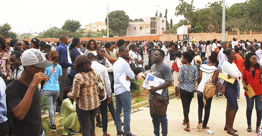 Mais de 200 mil jovens recorrem à plataforma SMS Jovem para obter informações sobre emprego e apoio