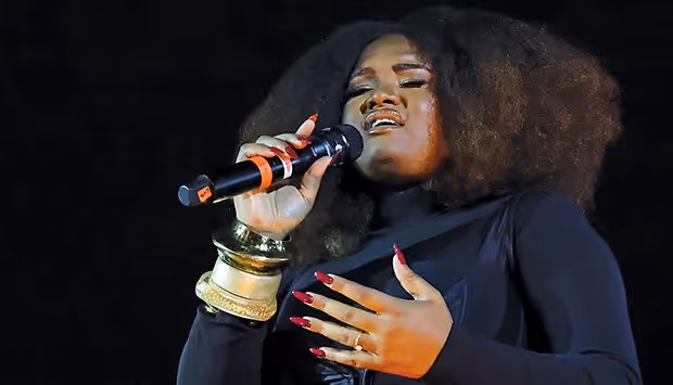 Edmázia Mayembe: a voz que emociona Angola