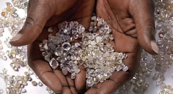 Países africanos unem forças para defender valor dos diamantes naturais face à concorrência dos sintéticos