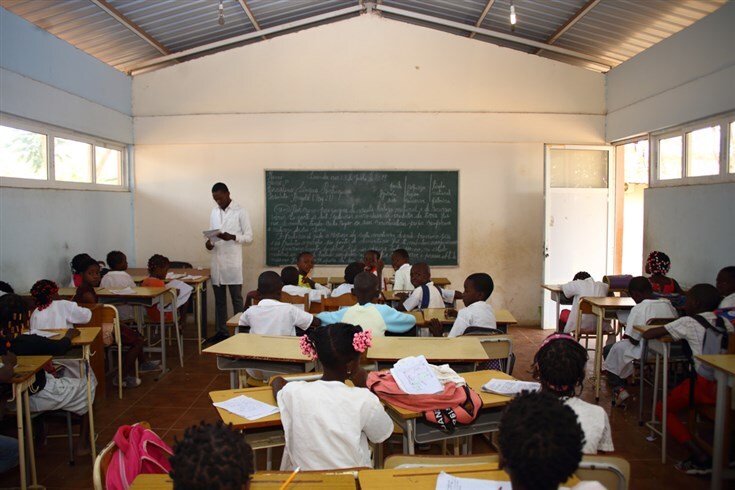 Governo gasta mais de 216 mil milhões de kwanzas para contratar docentes cubanos e vietnamitas