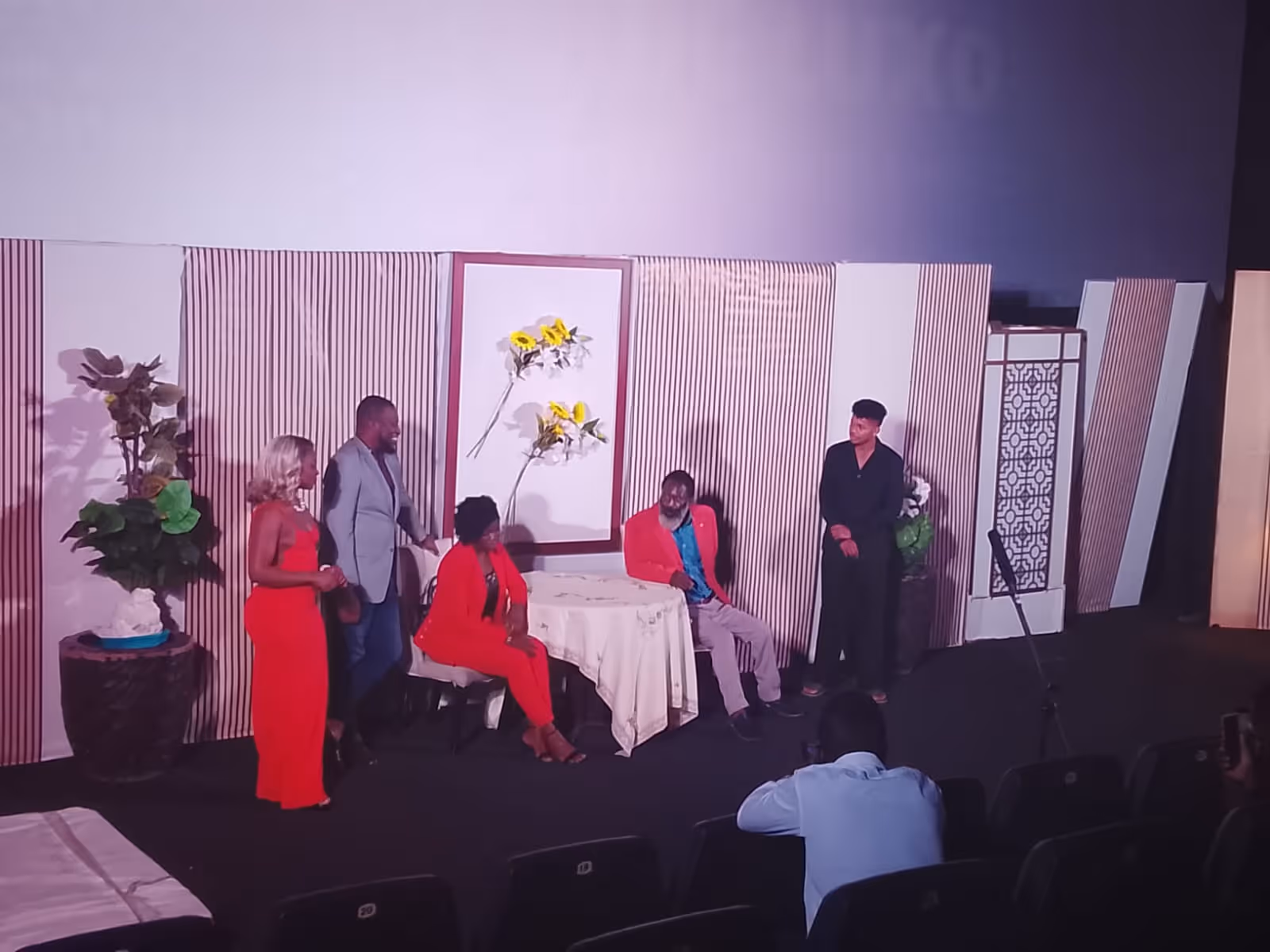 Horizonte Njinga Mbande celebrou o amor e a reflexão com a peça “Traição de Luxo” em Luanda