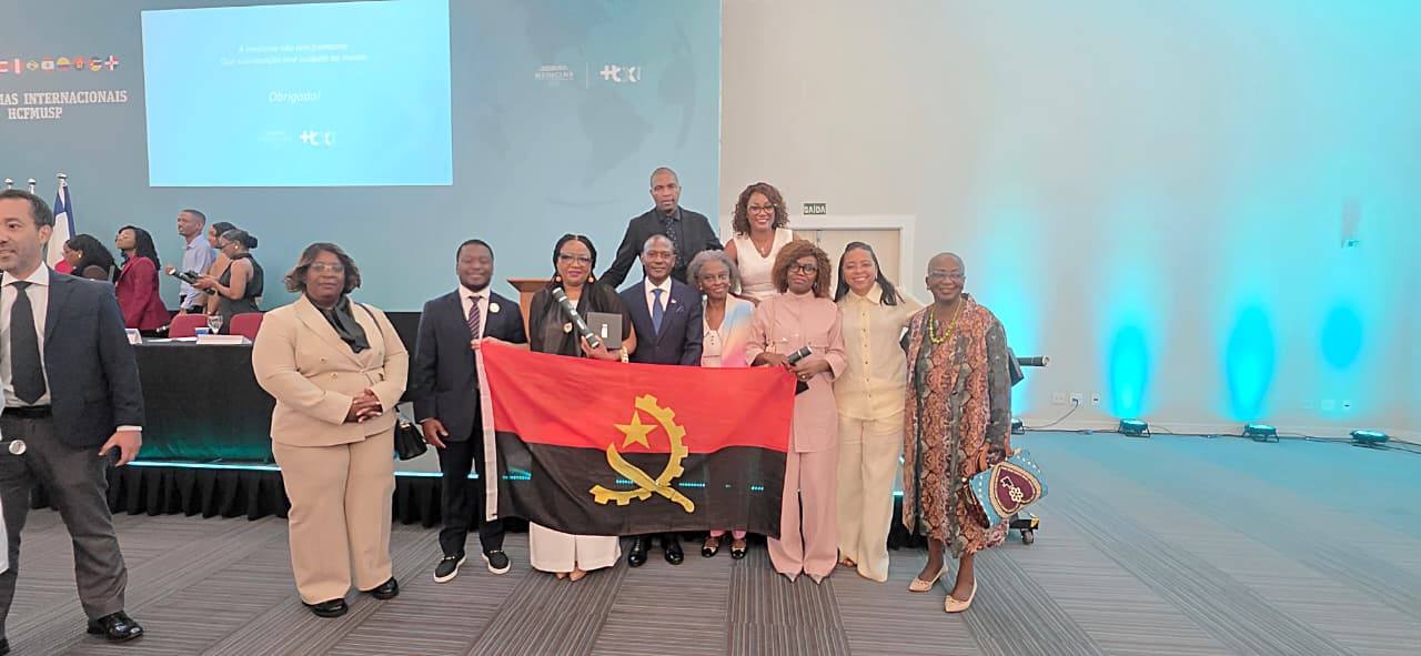 Quatro médicos angolanos concluem especialização no Brasil e reforçam sector da saúde