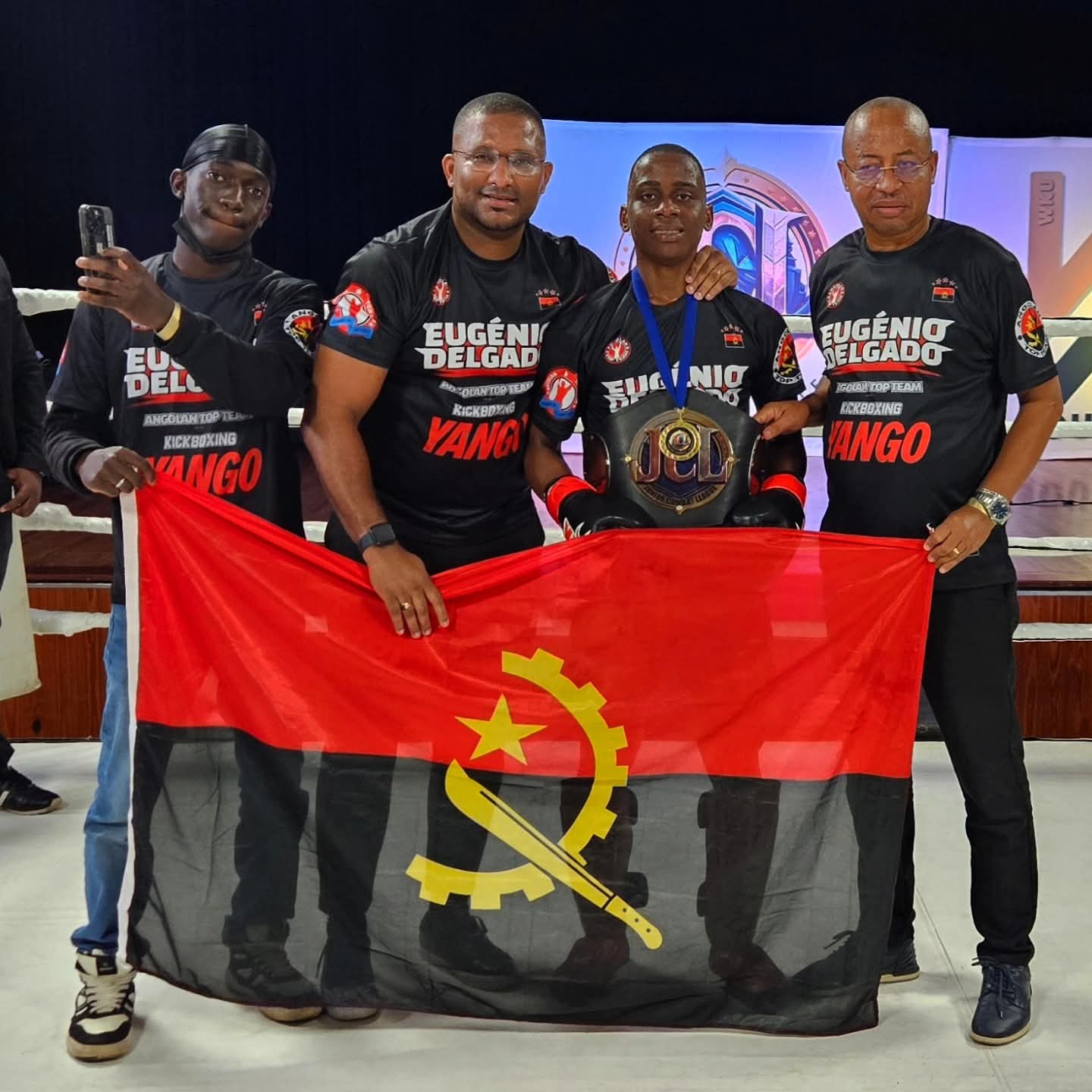 Punhos angolanos brilham na África do Sul: Eugénio Delgado conquista título internacional em Kickboxing
