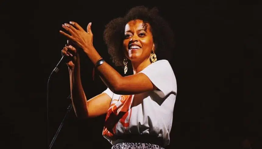 Toty Samed traz Sara Tavares ao palco do reCANTO numa noite de homenagem e memória