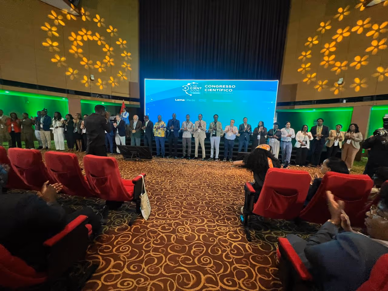 Mais de mil especialistas debatem futuro da medicina em Angola