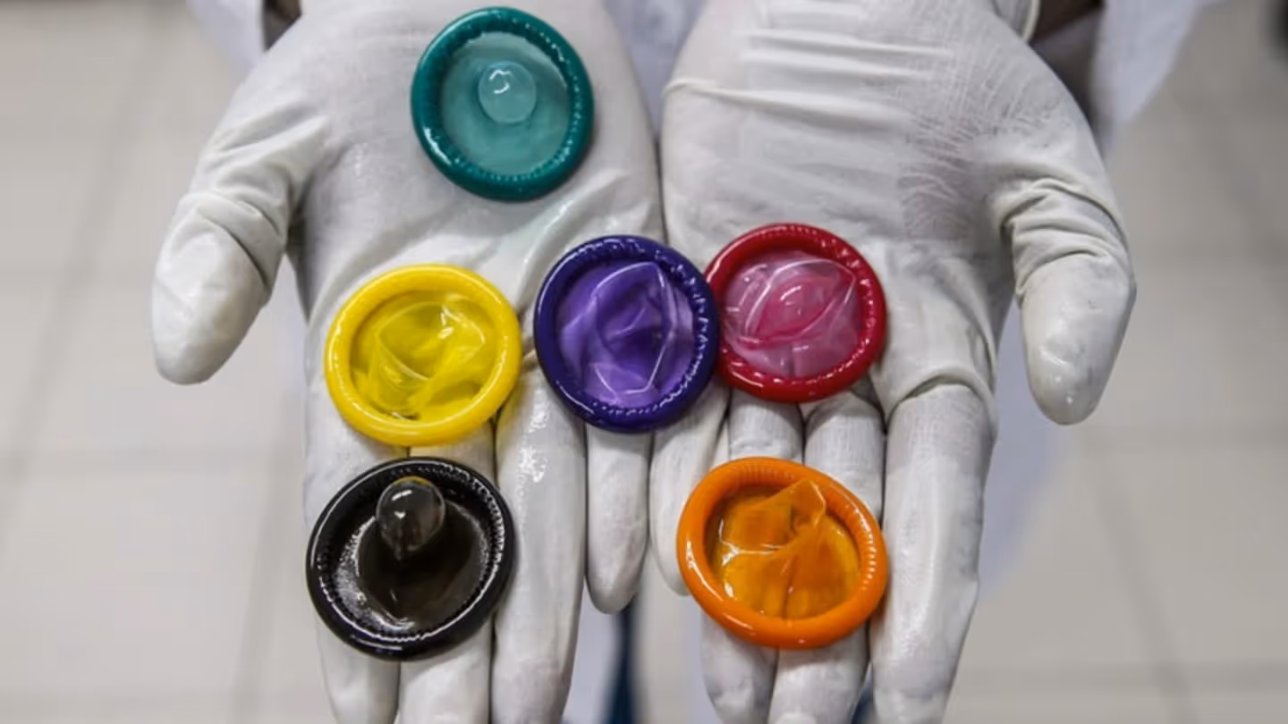 Preservativos podem ficar até 30% mais caros devido a tensões no Médio Oriente