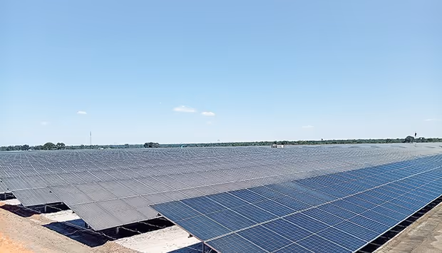 Mais de 20 mil famílias ganham acesso à energia com nova central solar no Luau
