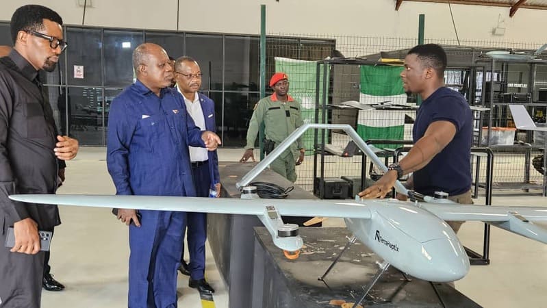Jovens angolanos poderão integrar projecto de formação em drones na fábrica nigeriana