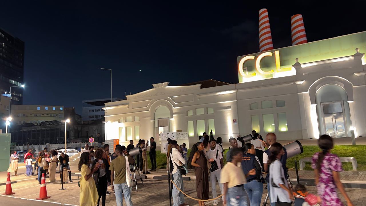 Mais de 300 pessoas participaram em noite de observação astronómica no Centro de Ciência de Luanda