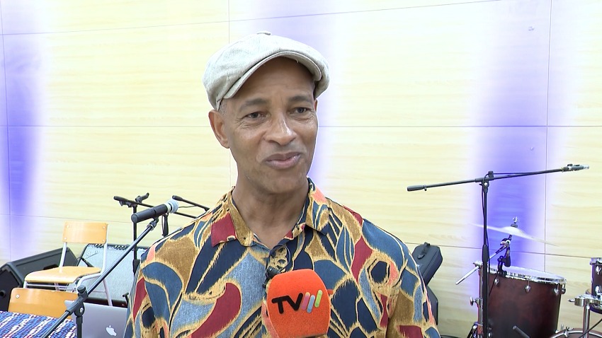 Costa Neto apresenta livro dedicado à história e evolução da Marrabenta
