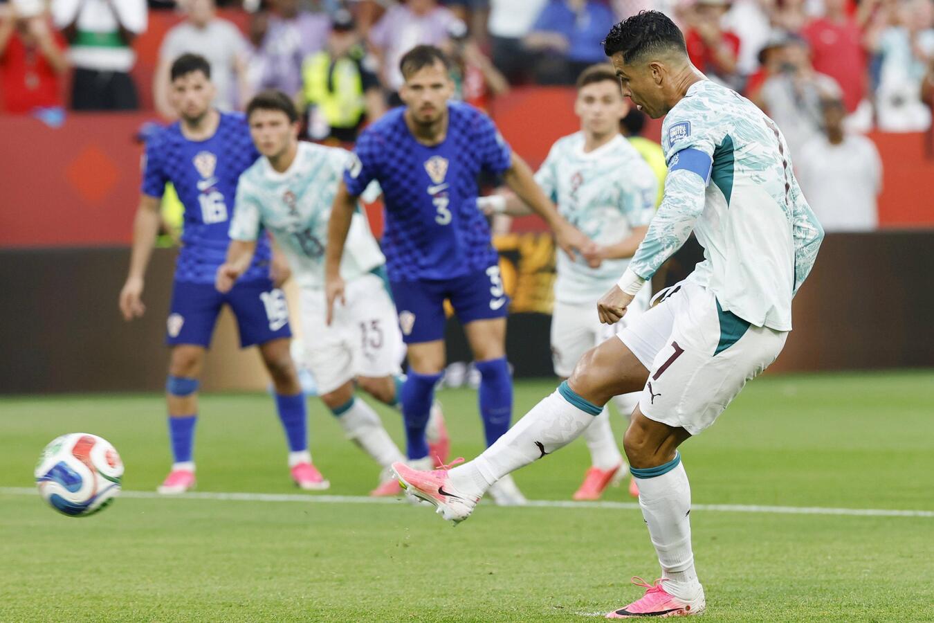 Cristiano Ronaldo marca pela primeira vez em jogos a eliminar de um Mundial