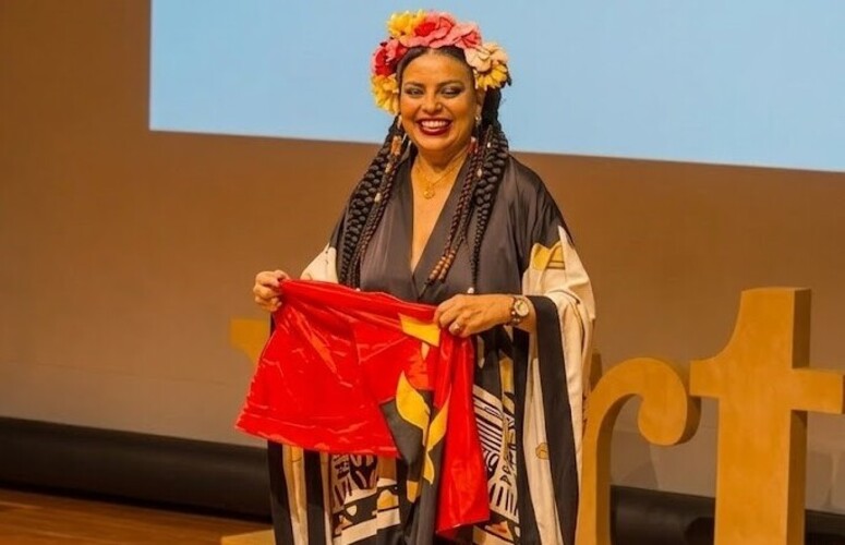 Márcia Dias distinguida com Medalha de Ouro e Troféu Internacional em exposição de arte no Japão