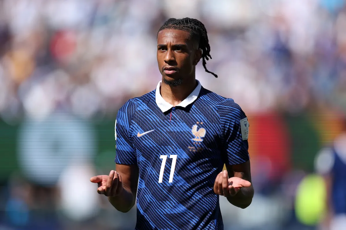 Michael Olise quer trocar o Bayern pelo Real Madrid, mas bávaros fecham a porta à saída