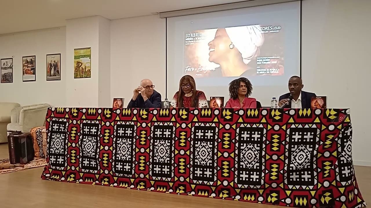 Elsa Major regressa com “Faro e Enigmas”, uma poesia inspirada na paisagem e na memória