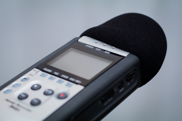 An image of a pop filter attached to a Zoom H4N field recorder.