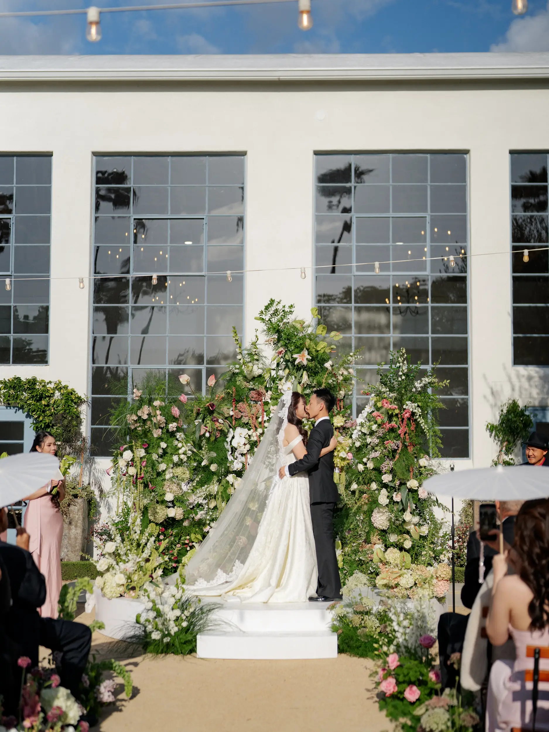 Outdoor wedding ceremony at Grand Gimeno.