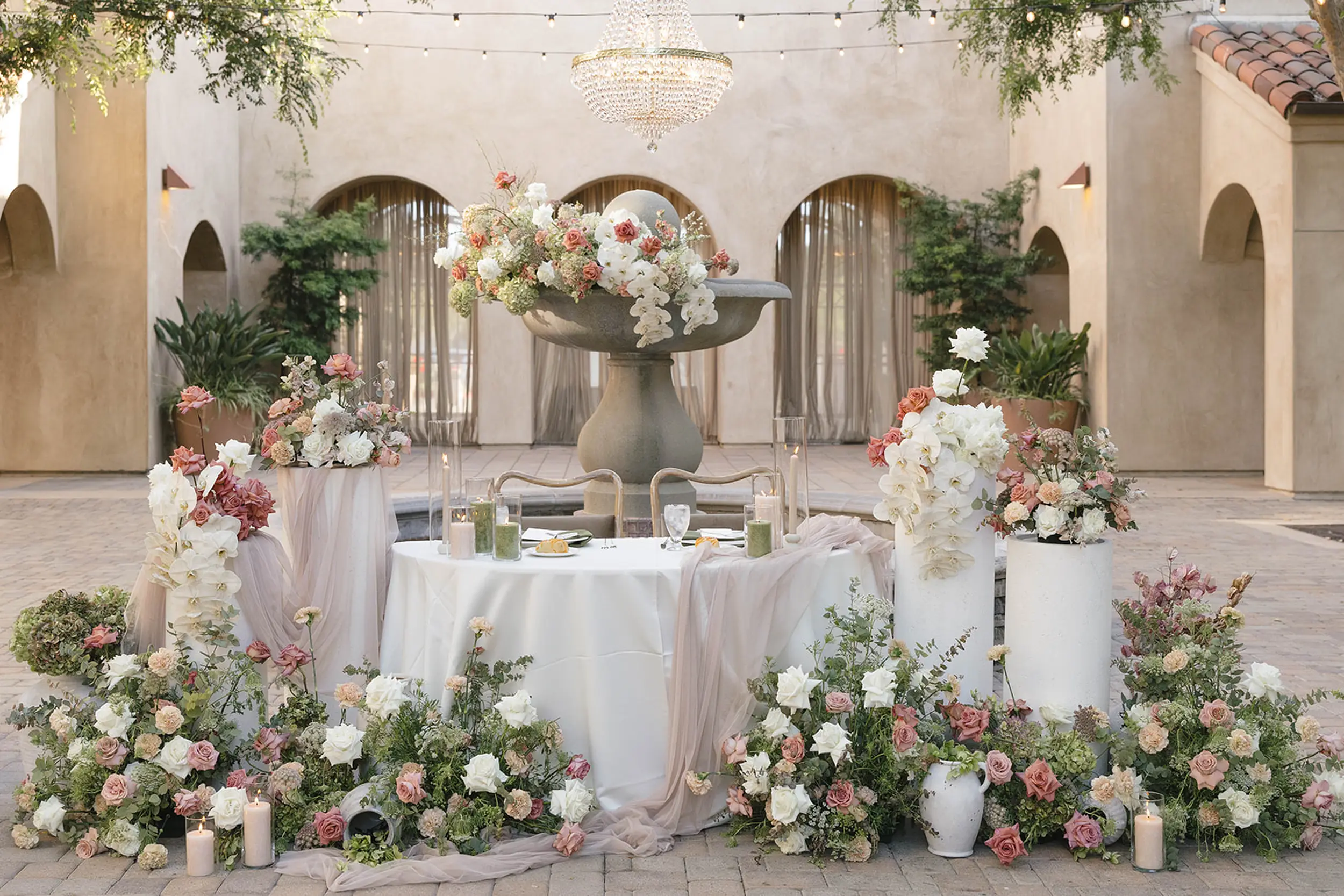blush and ivory sweetheart table design.
