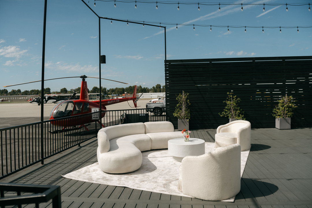 Modern white cocktail hour lounge.