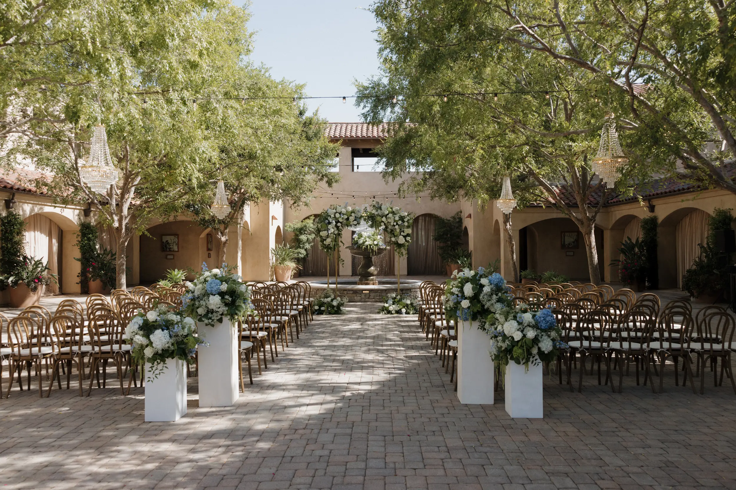 Summer wedding at Serra Plaza.