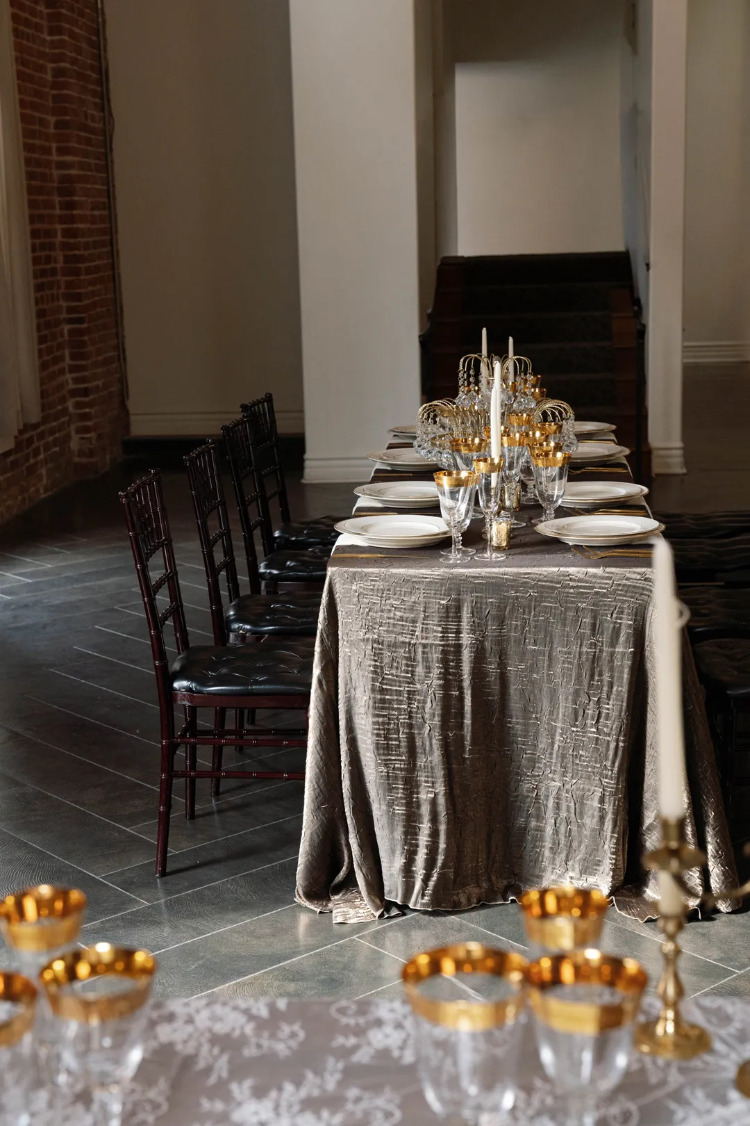 1920s-inspired Taste of Jay's table at The Estate on Second, with shimmering linen and gold-rimmed glasses.