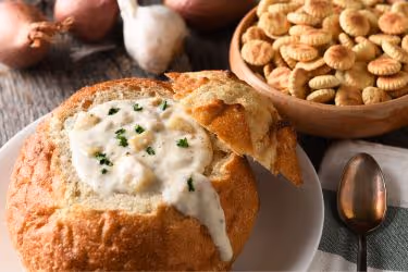 Clam chowder in bread with crackers