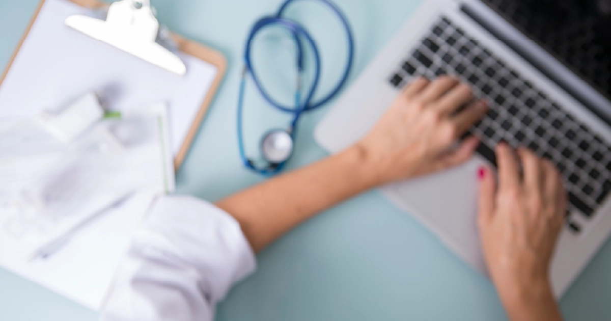 Historia clínica electrónica: qué es, beneficios y cómo implementarla en tu consulta