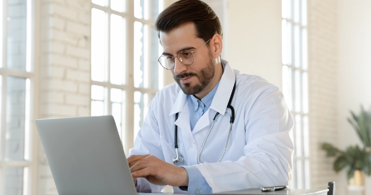 Certificado de alta médica: qué incluir y cómo generarlo digitalmente