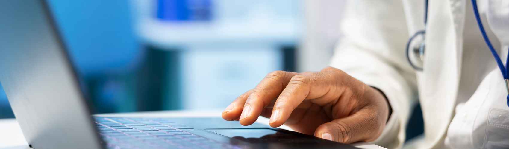Cómo elegir el mejor software clínico según el tamaño de tu consulta