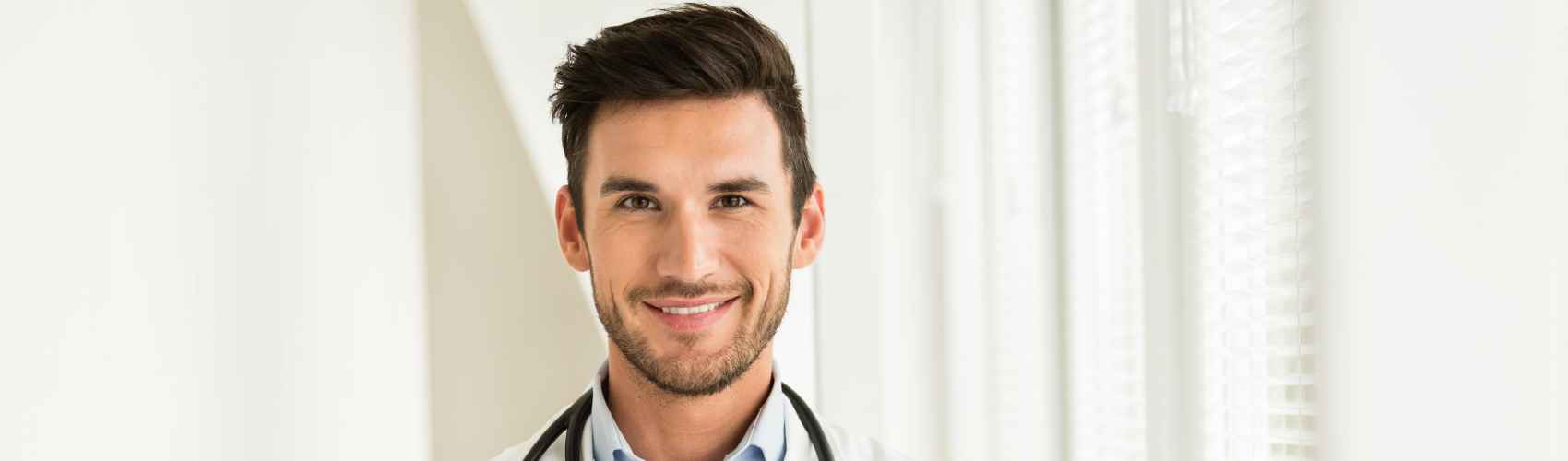 Cómo abrir un consultorio médico particular: guía completa para 2025