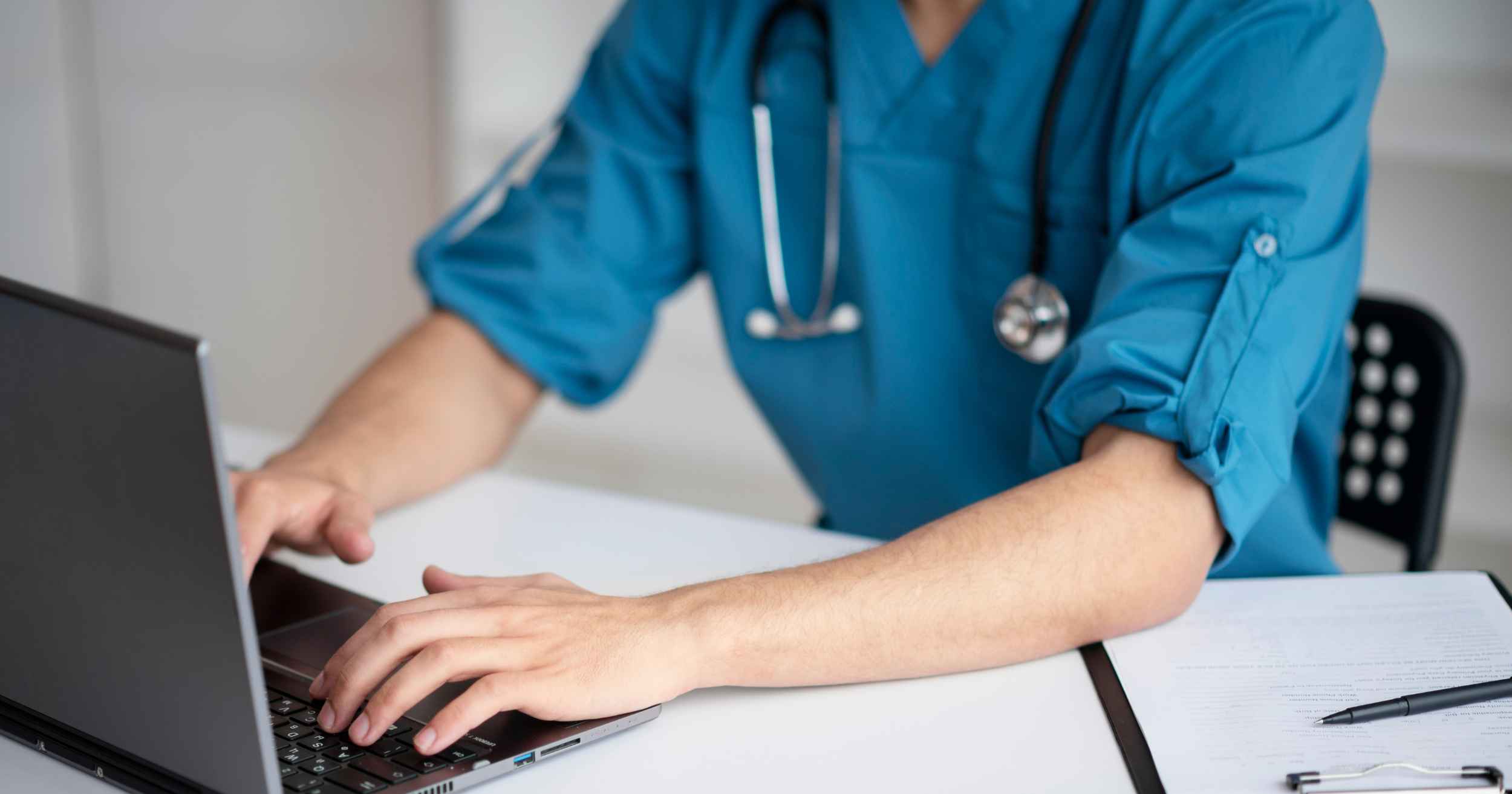 CRM médico: en qué fijarte al contratar uno para tu clínica