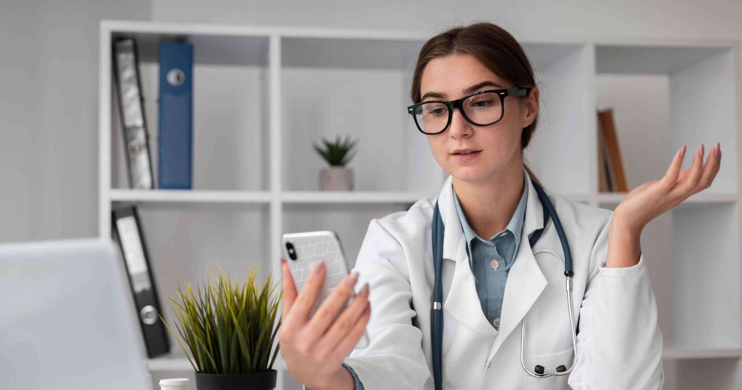 Chatbot para clínicas: cómo funciona y mejora la atención médica