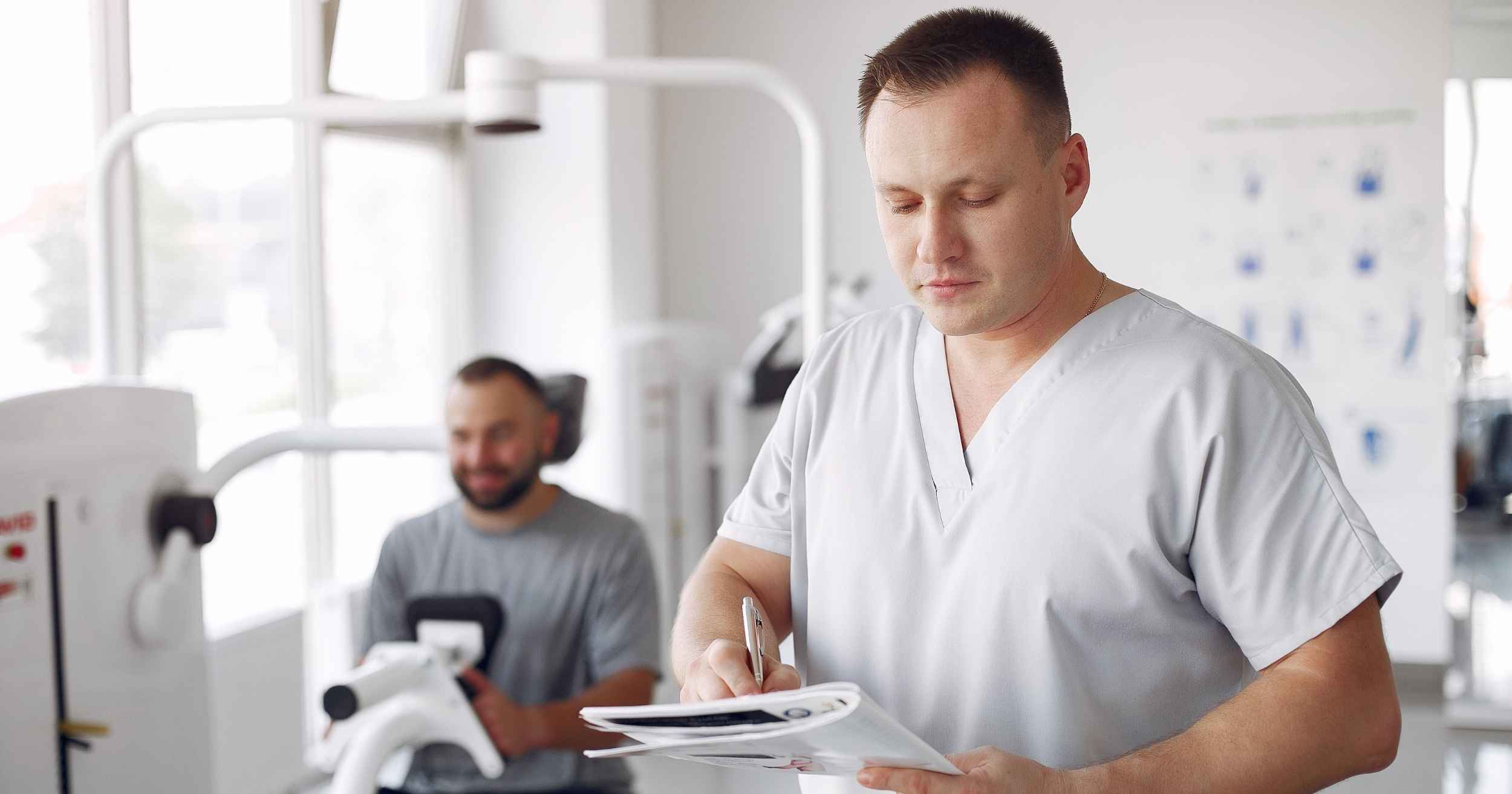 Historia clínica en fisioterapia: qué es y cómo elaborarla