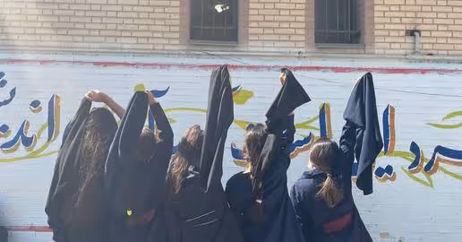 Iran Protests: Security Forces Raid Girls' Schools and Arrest Pupils