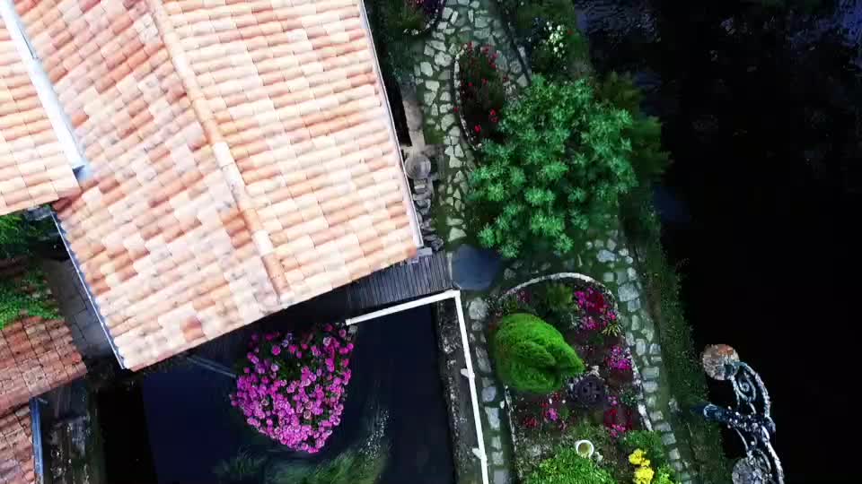 Moulin du Roc — Hôtel 5 étoiles Périgord Noir Moulin du Roc — Vue aérienne sur la Dronne, Périgord Noir