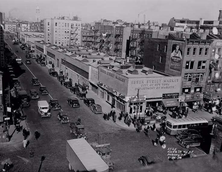 The original Essex Restaurant, A Lower East Pioneer for Brunch and Dinner since 1999.