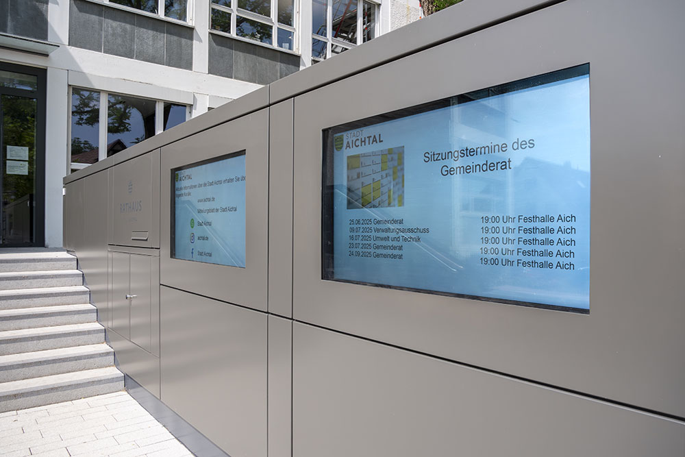Digital signage for the town of Aichtal: Information perfectly integrated indoors and outdoors