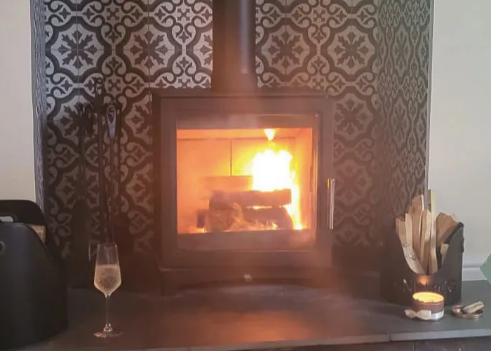 Fiona Cooke- Experienced Maternity Nurse & Author - Newborn Baby