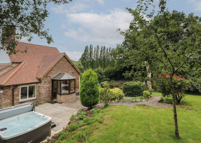 Fiona Cooke- Experienced Maternity Nurse & Author - Sleeping Newborn Baby